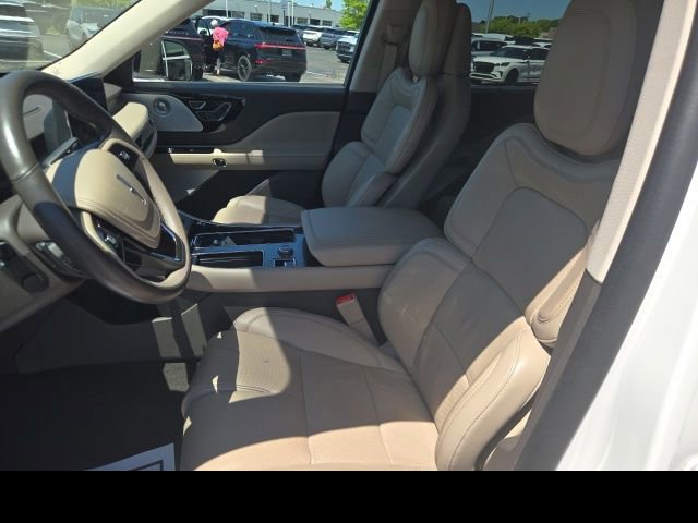 Used 2023 Lincoln Aviator Reserve w/ Equipment Group 201A AWD/4WD image 6