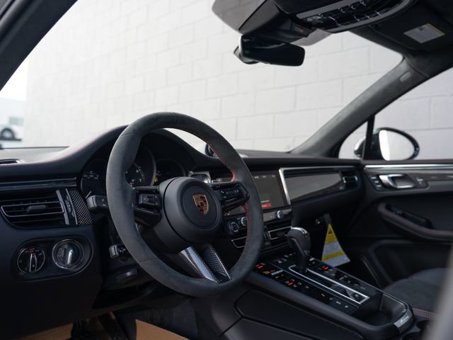New 2026 Porsche Macan GTS image 4