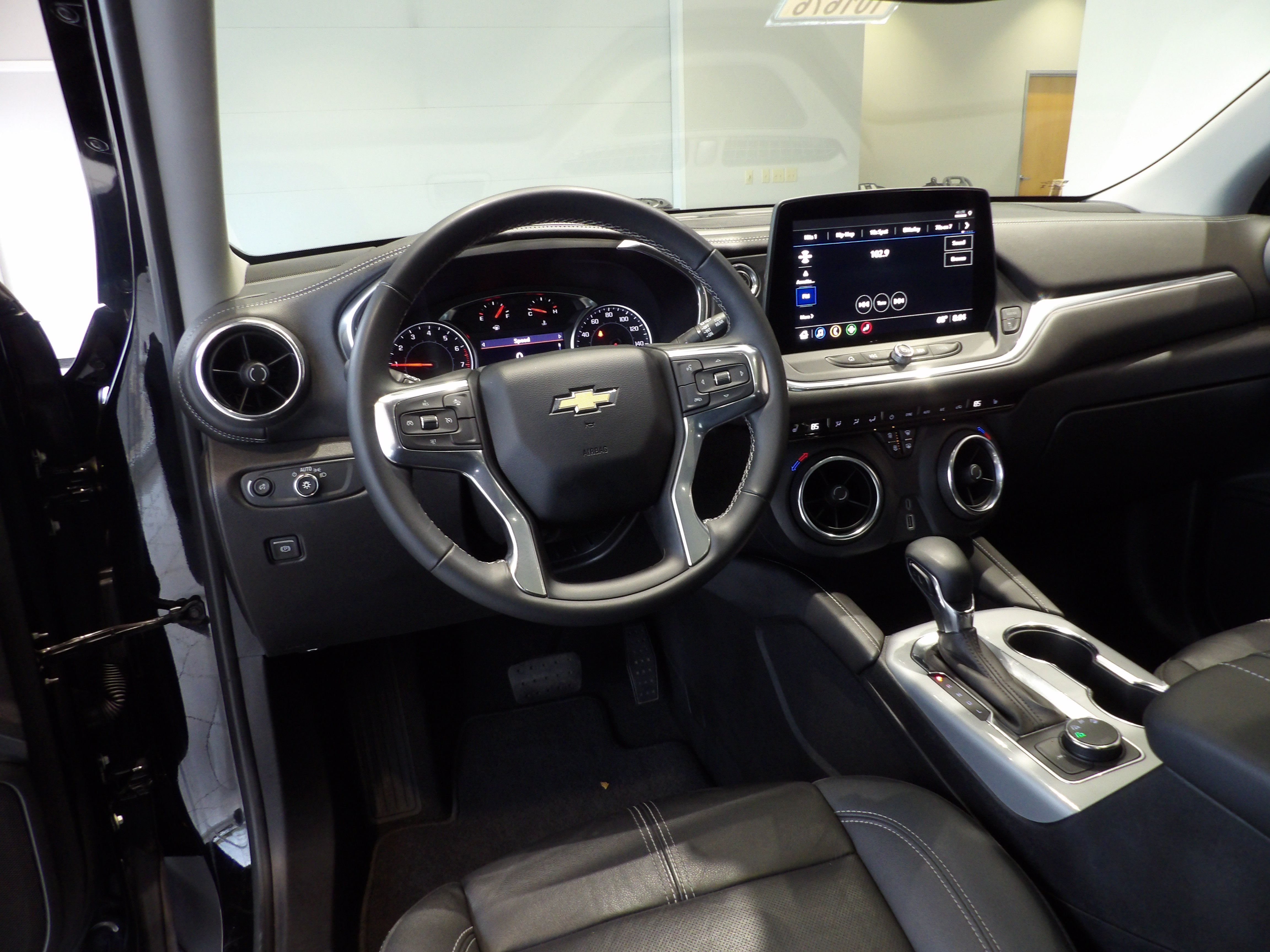 Used 2023 Chevrolet Blazer LT AWD/4WD image 16