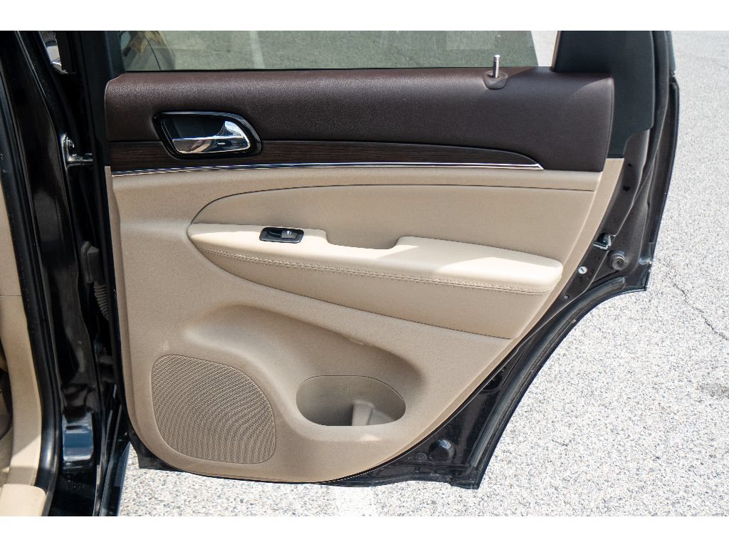 Used 2020 Jeep Grand Cherokee Overland AWD/4WD image 23
