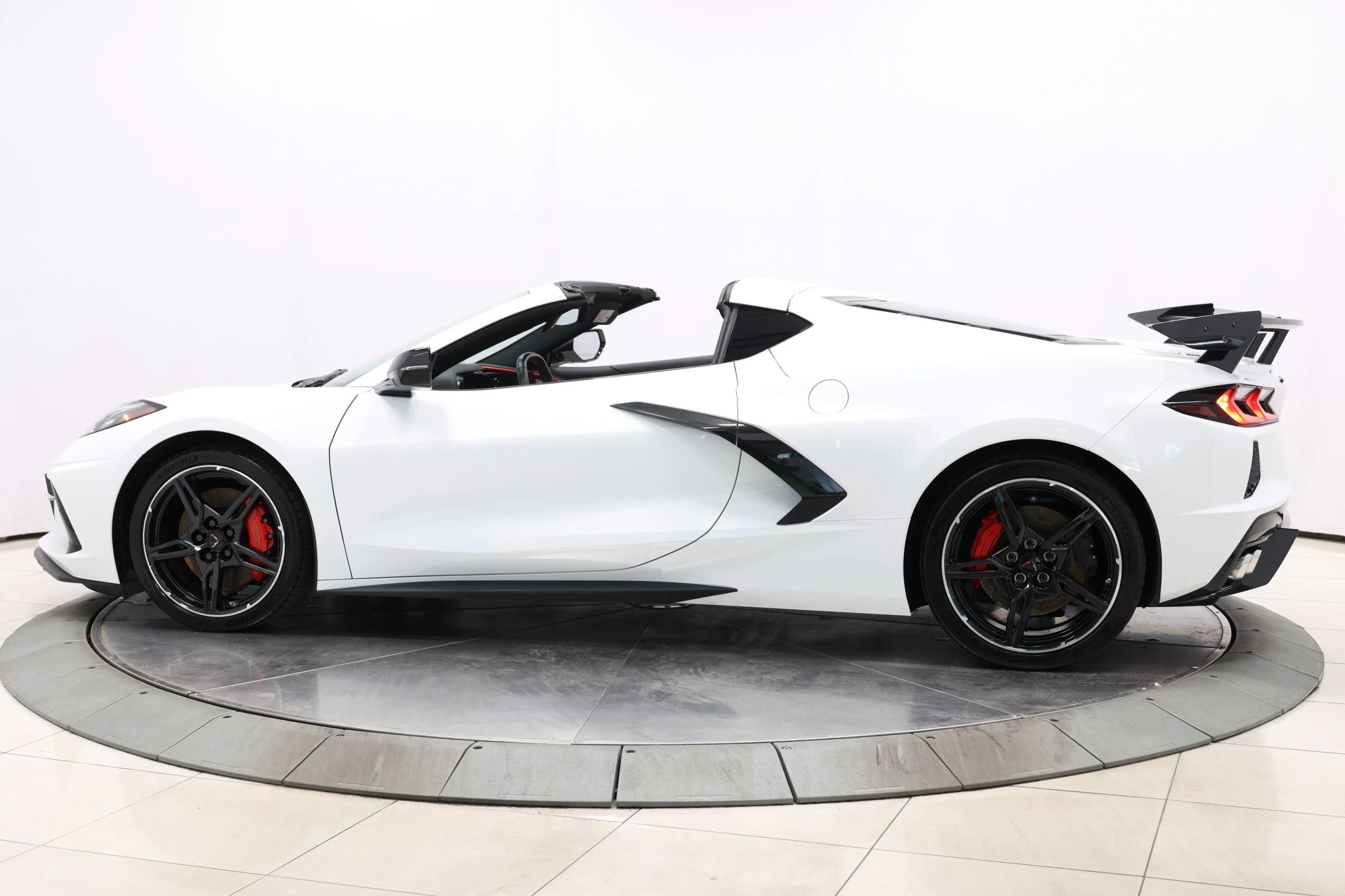 Used 2020 Chevrolet Corvette Stingray Preferred Cpe w/ 2LT Preferred Equipment Group RWD image 9