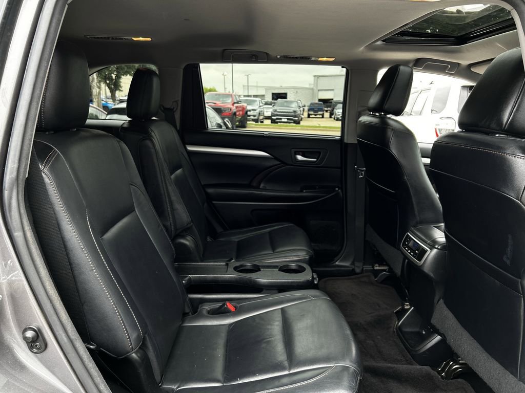 Used 2017 Toyota Highlander XLE FWD image 32