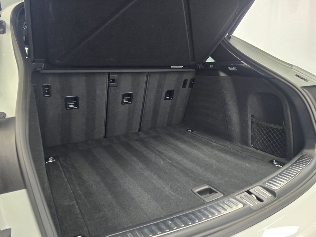 Certified 2024 Porsche Macan image 23