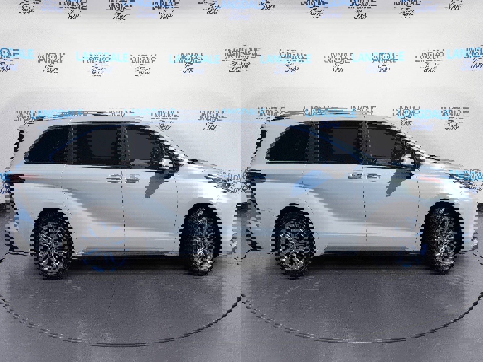 Used 2022 Toyota Sienna Platinum image 3