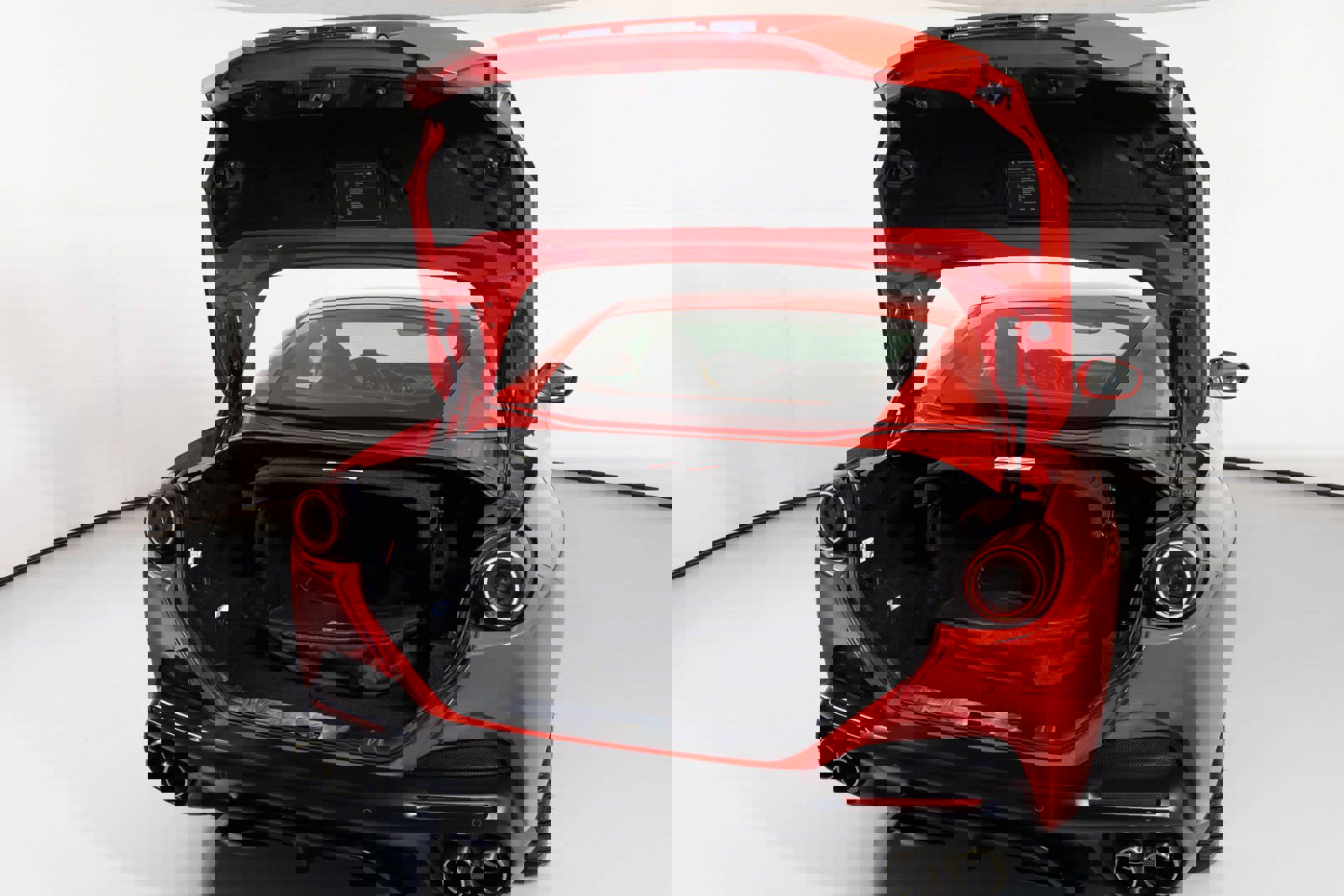 Used 2020 Ferrari Portofino image 14