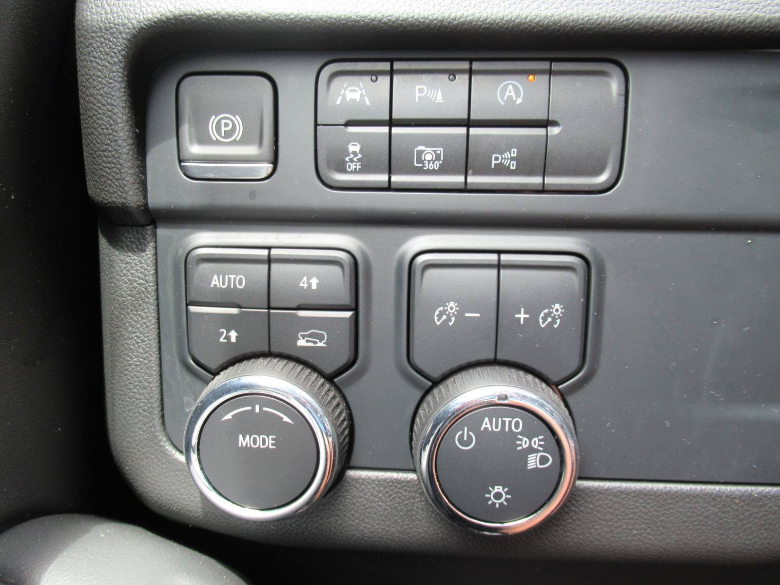 Certified 2025 Chevrolet Tahoe LS AWD/4WD image 21
