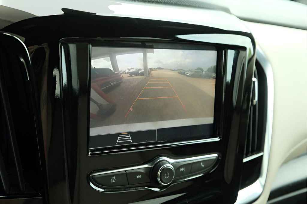 Used 2023 Chevrolet Traverse LS FWD image 21