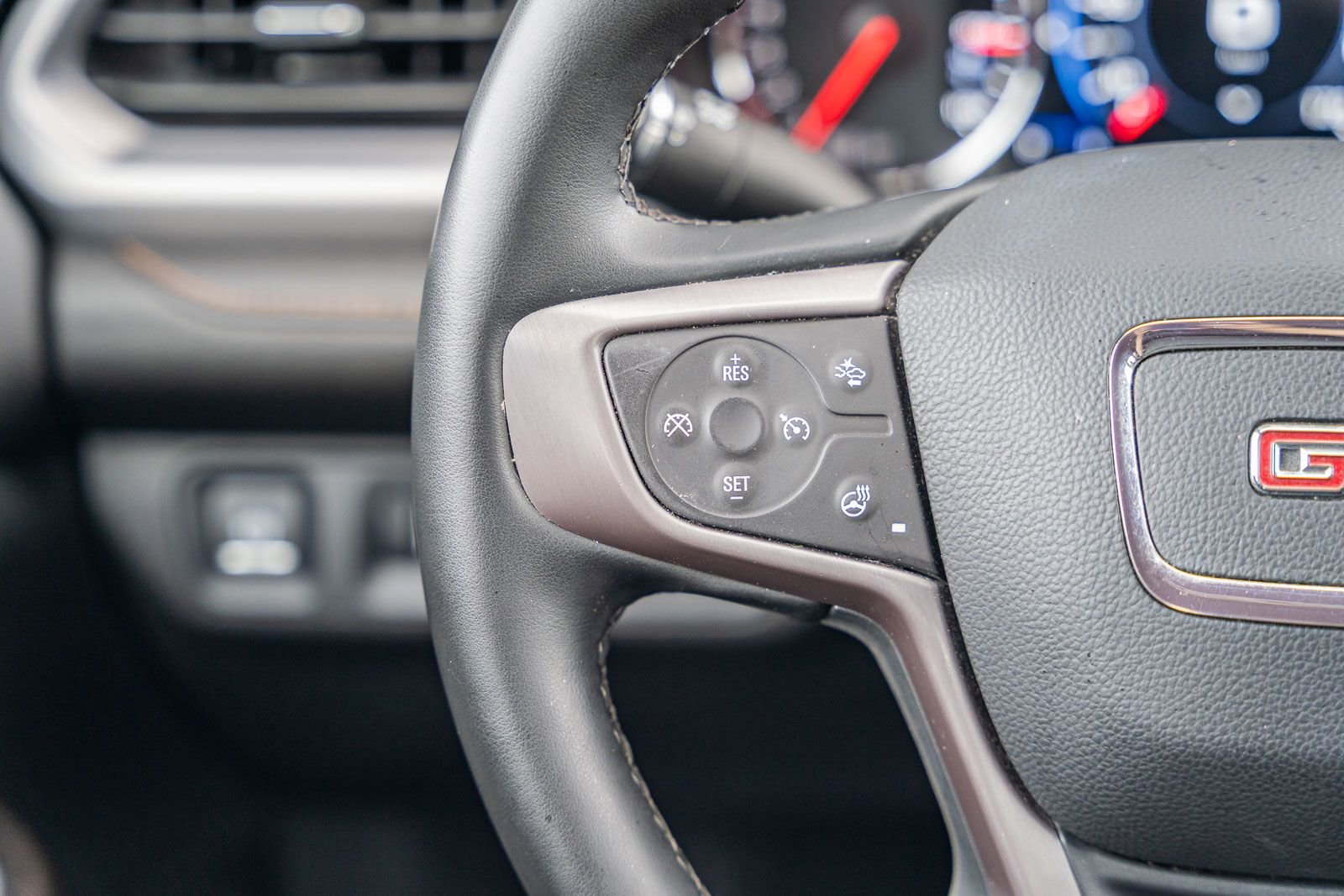 Used 2023 GMC Acadia AT4 w/ Technology Package image 26