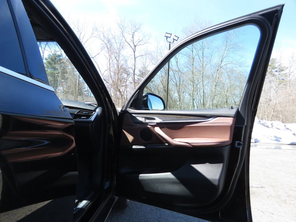 Used 2017 BMW X5 xDrive40e image 12