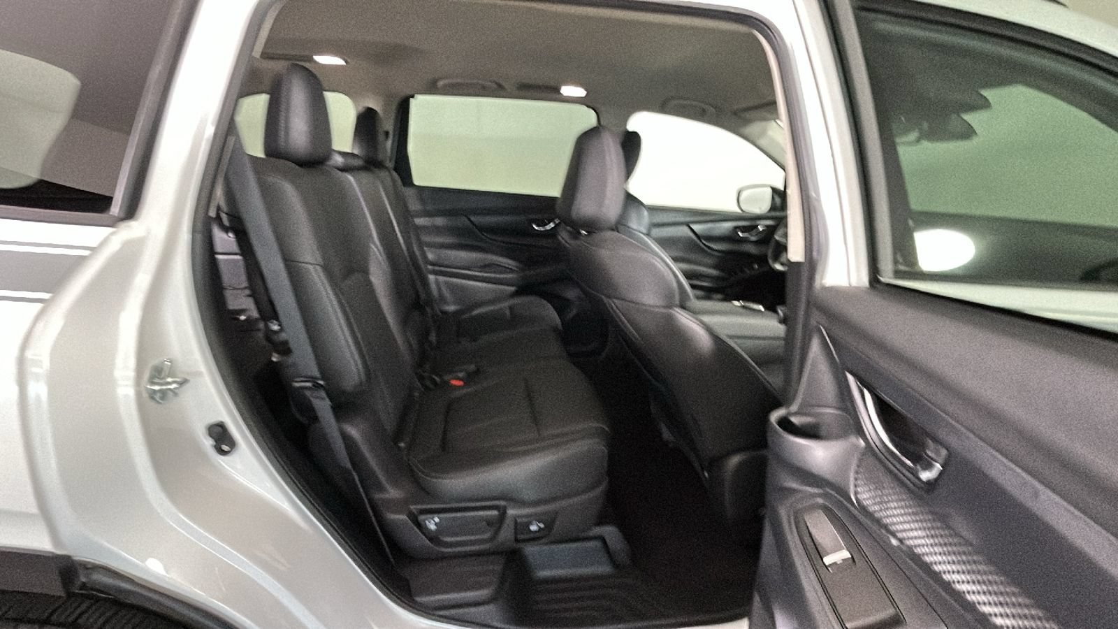 Used 2026 Subaru Ascent Premium AWD/4WD image 32
