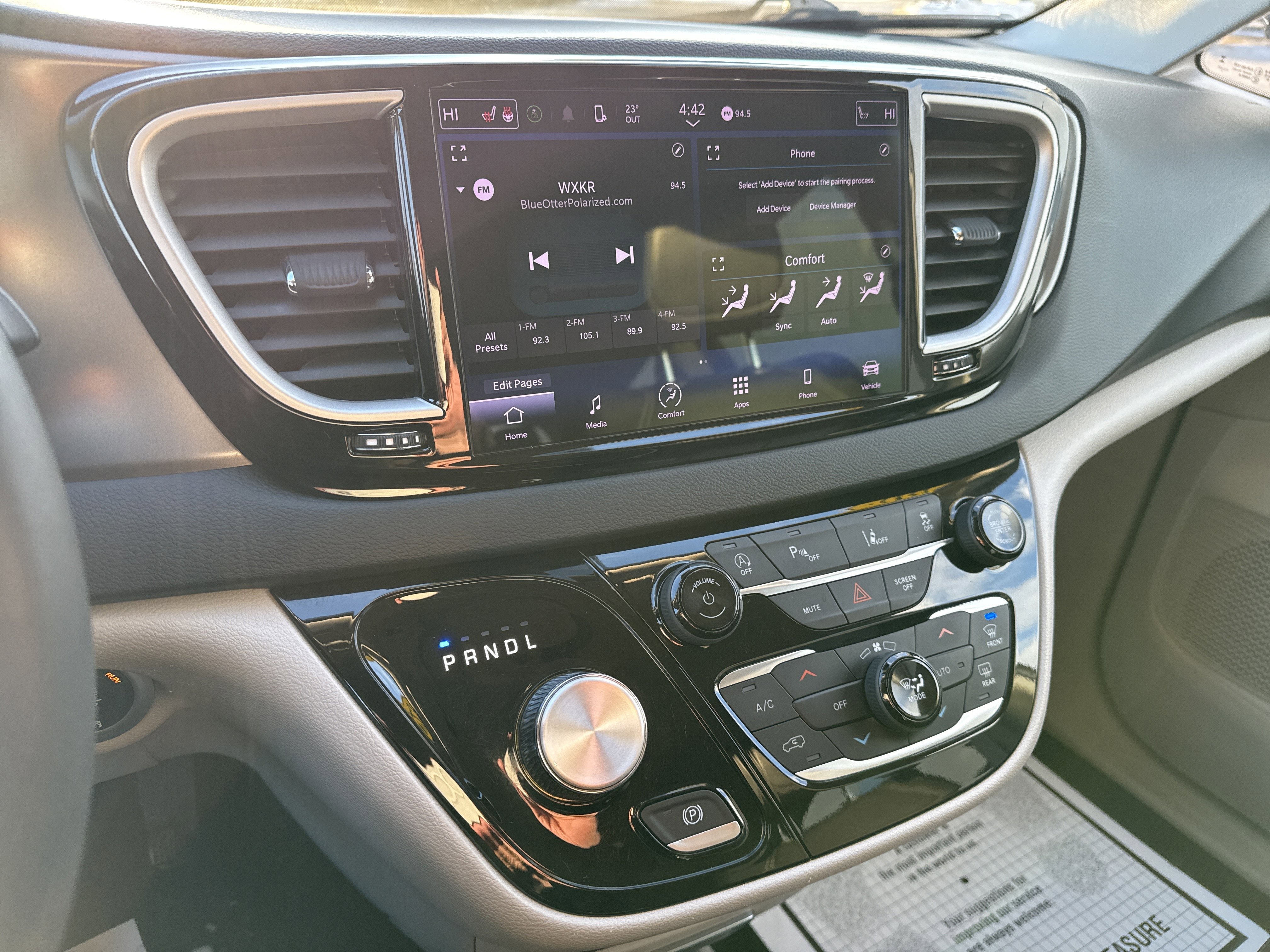 Used 2023 Chrysler Pacifica Touring-L image 25