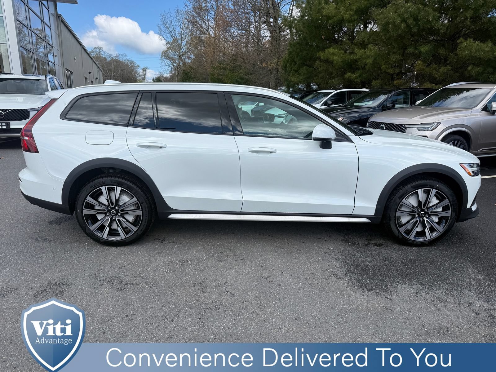 New 2026 Volvo V60 B5 Cross Country Ultra w/ Protection Package Premier AWD/4WD image 9