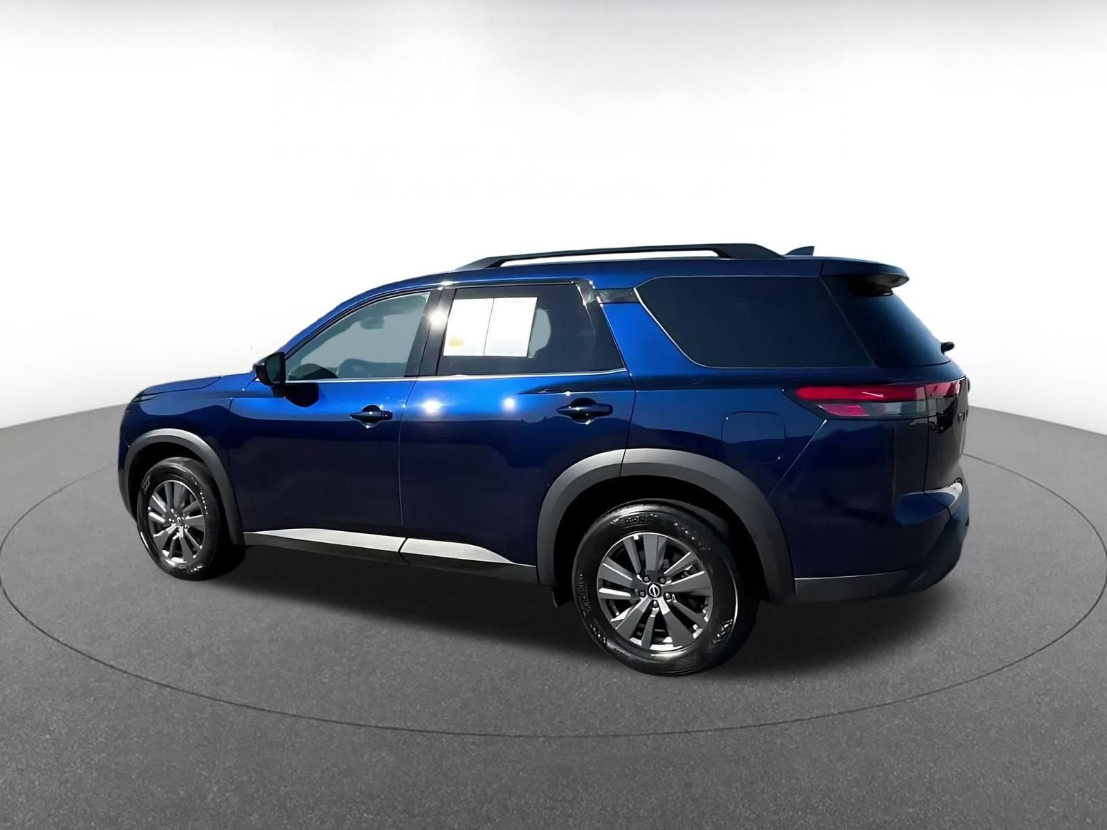 Used 2026 Nissan Pathfinder SV FWD image 9