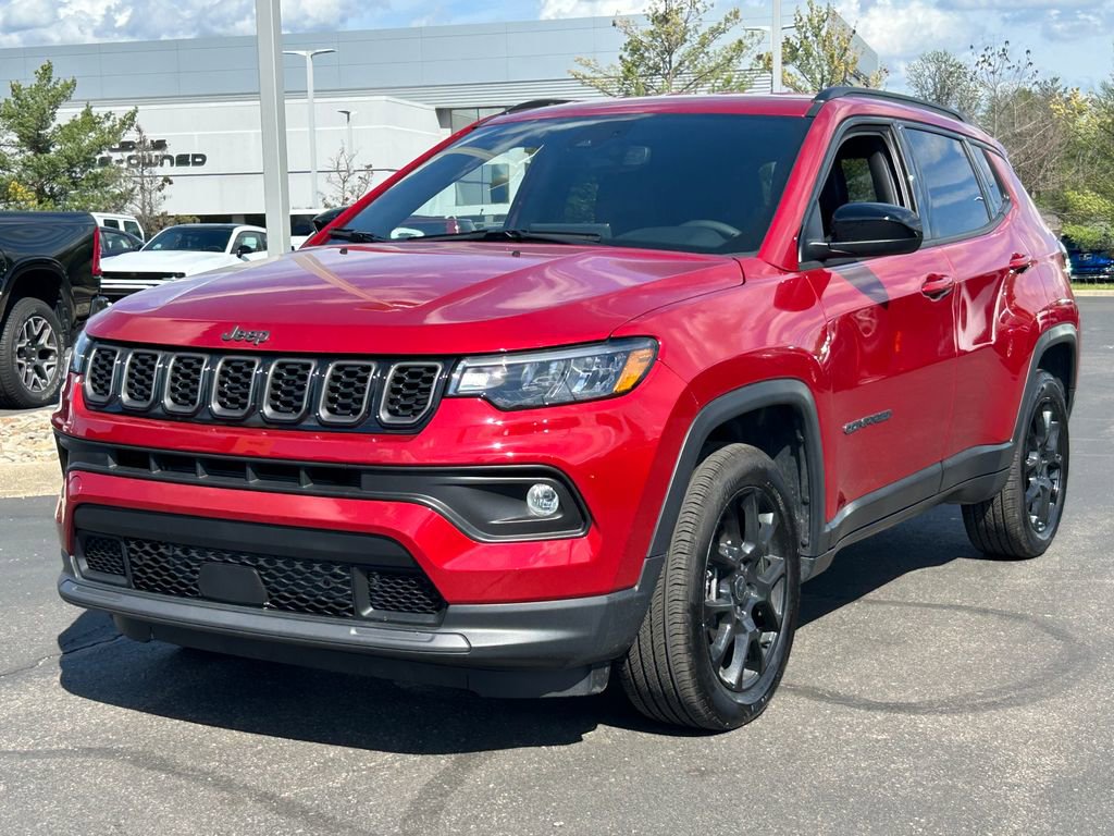 Used 2025 Jeep Compass Latitude w/ Altitude Special Edition AWD/4WD image 3