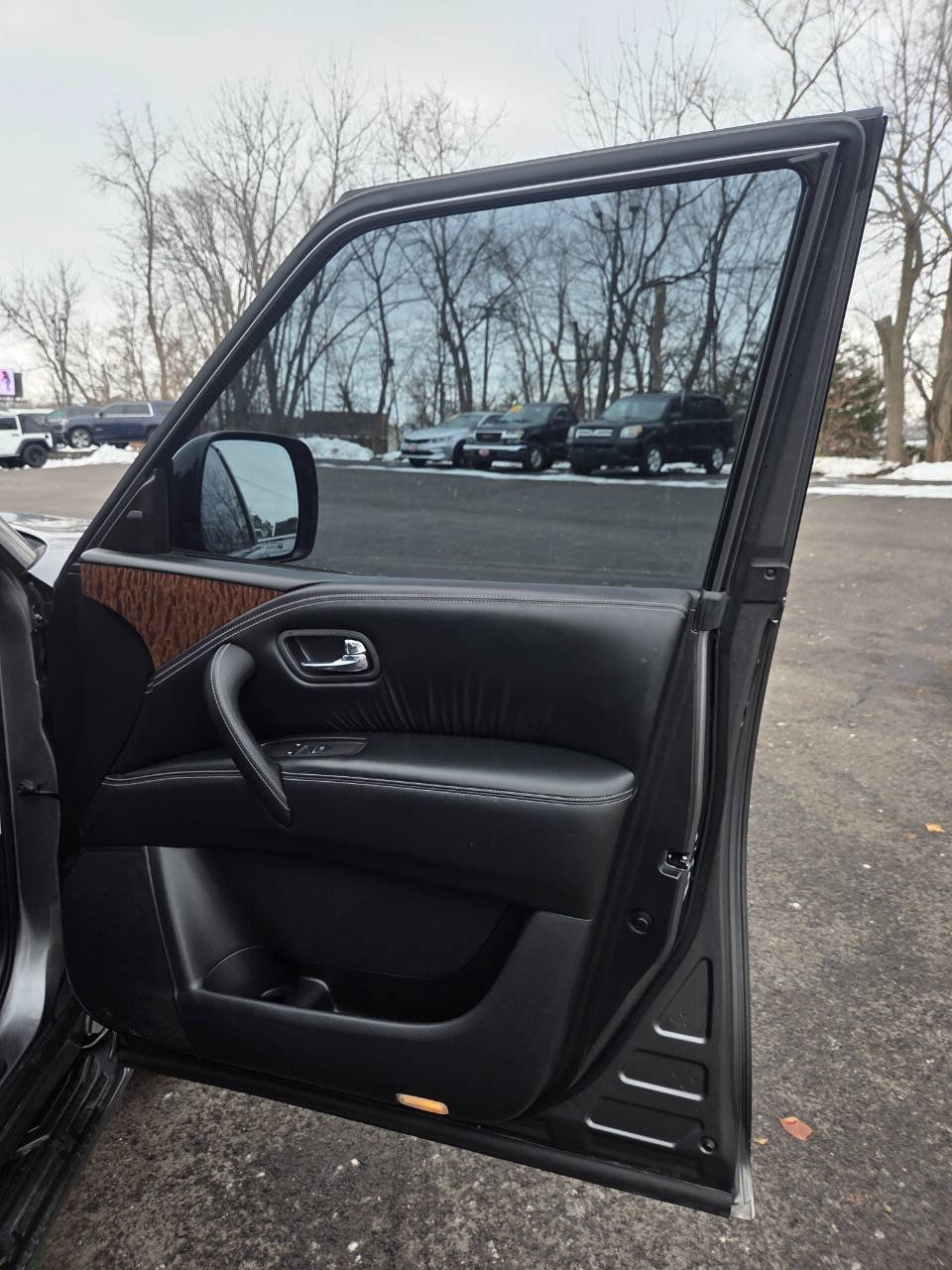 Used 2017 Nissan Armada Platinum image 11