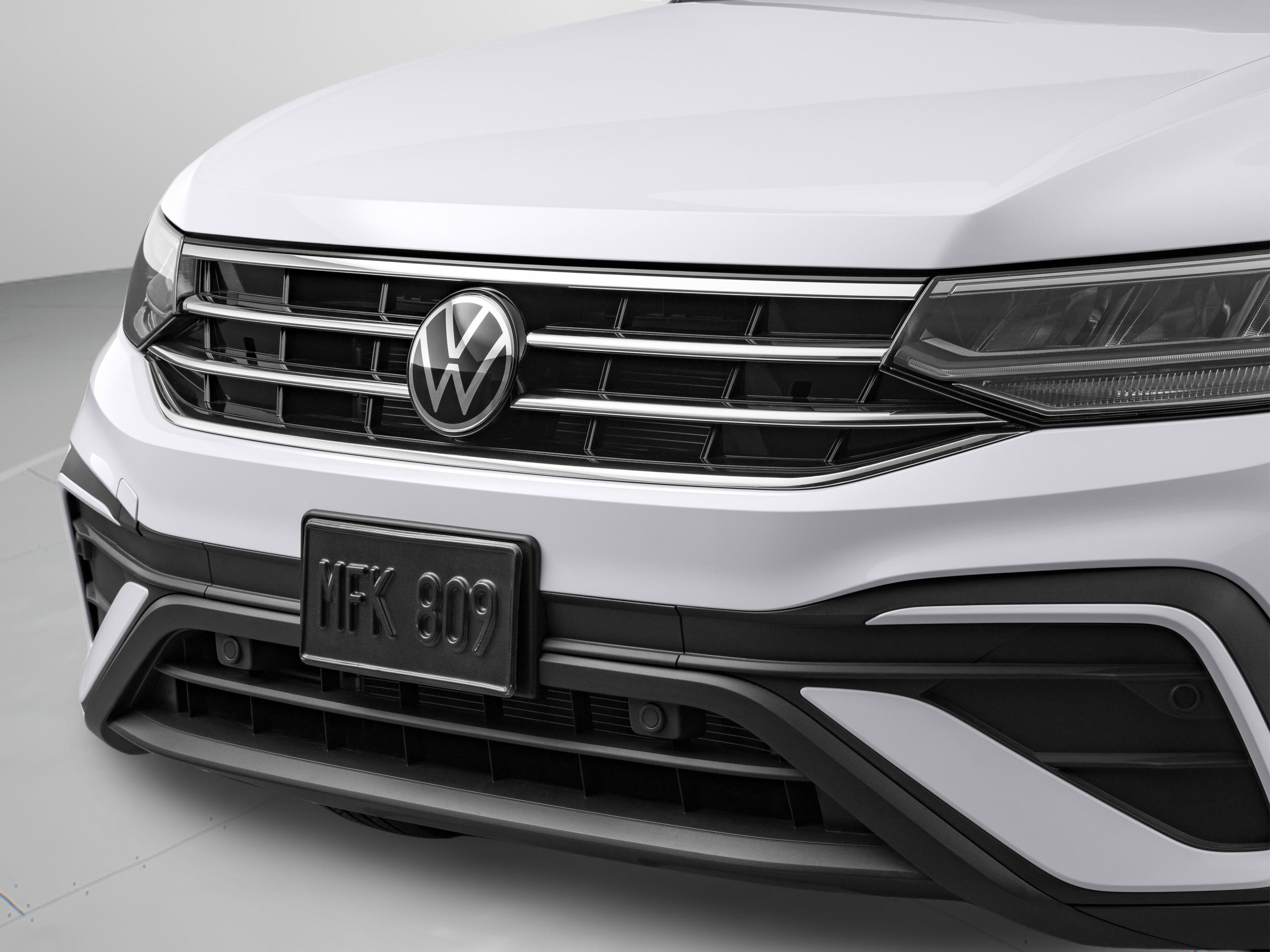 Used 2024 Volkswagen Tiguan SE w/ Panoramic Sunroof Package FWD image 60