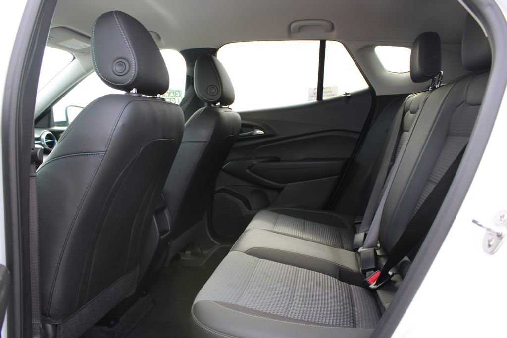 Used 2025 Chevrolet Trax LT w/ LT Convenience Package image 21