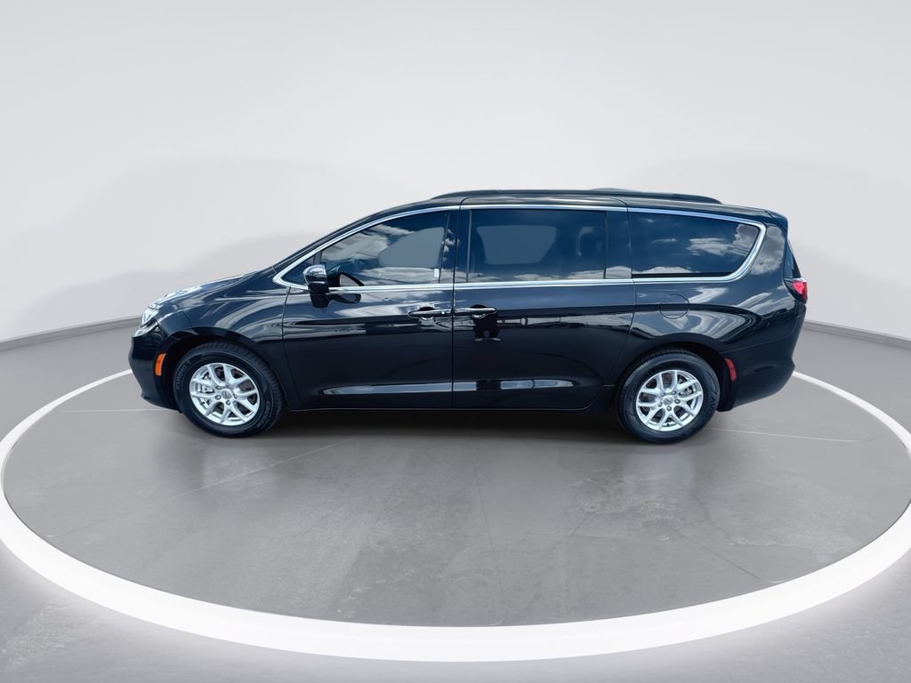 Used 2022 Chrysler Pacifica Touring-L FWD image 5