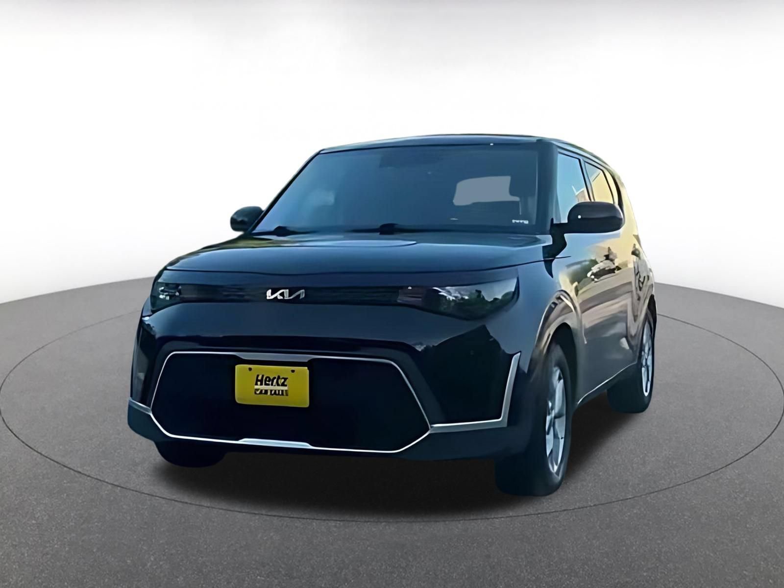 Used 2025 Kia Soul LX w/ LX Technology Package FWD image 3