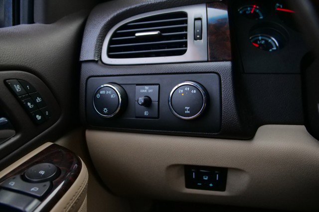 Used 2011 GMC Sierra 3500 Denali image 16