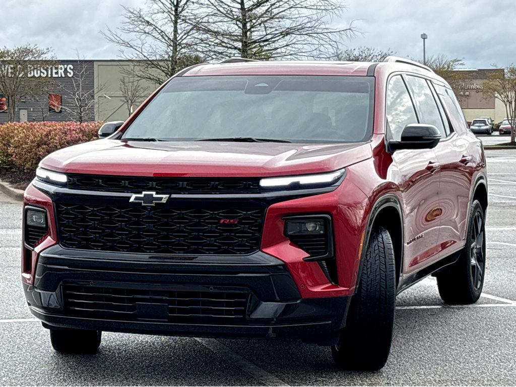 Used 2025 Chevrolet Traverse RS image 3