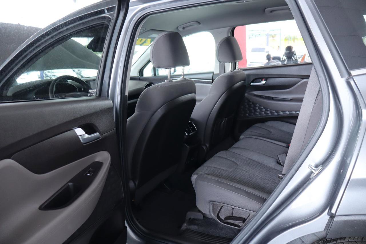 Used 2020 Hyundai Santa Fe SE image 28