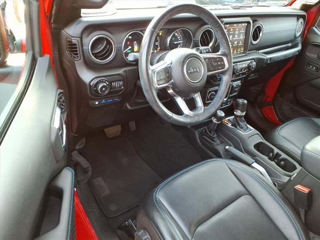 Used 2022 Jeep Wrangler Unlimited Rubicon 4xe w/ Cold Weather Group AWD/4WD image 14