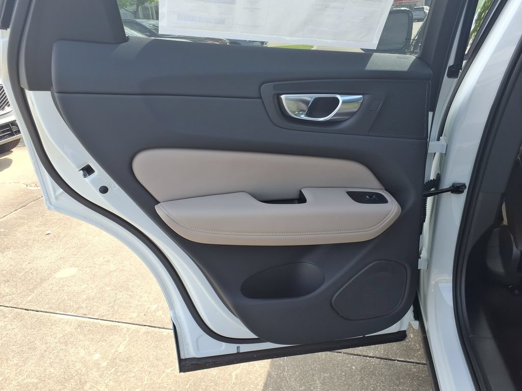 New 2026 Volvo XC60 B5 Plus w/ Protection Package Premier AWD/4WD image 17