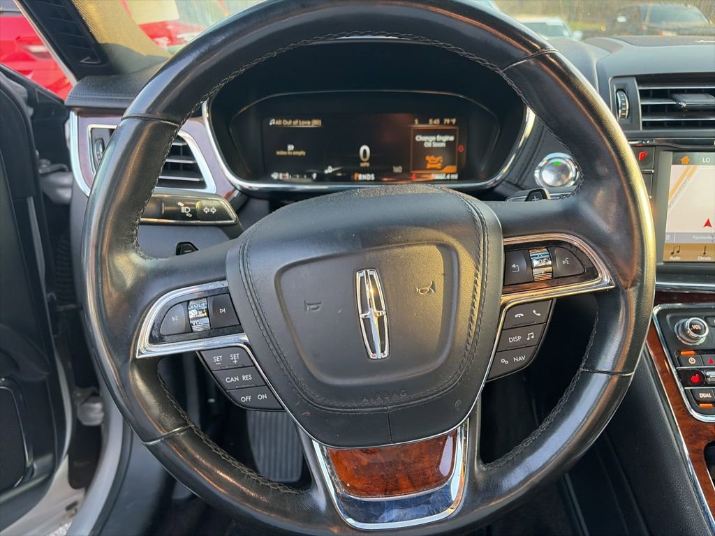 Used 2018 Lincoln Continental Select image 12