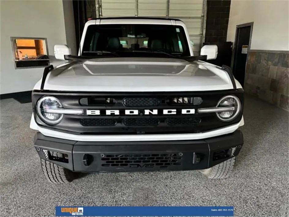 Used 2022 Ford Bronco Outer Banks image 2
