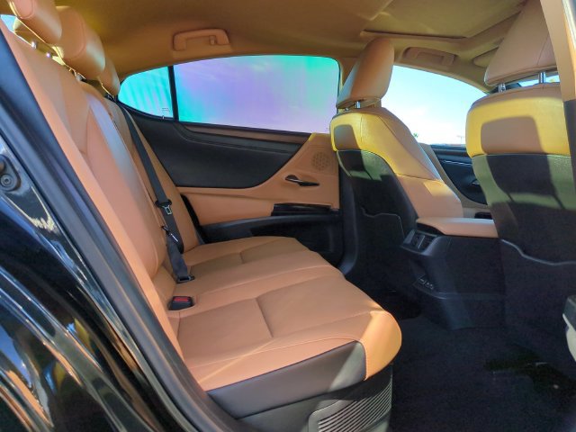 Used 2025 Lexus ES 300h w/ Premium Package FWD image 34