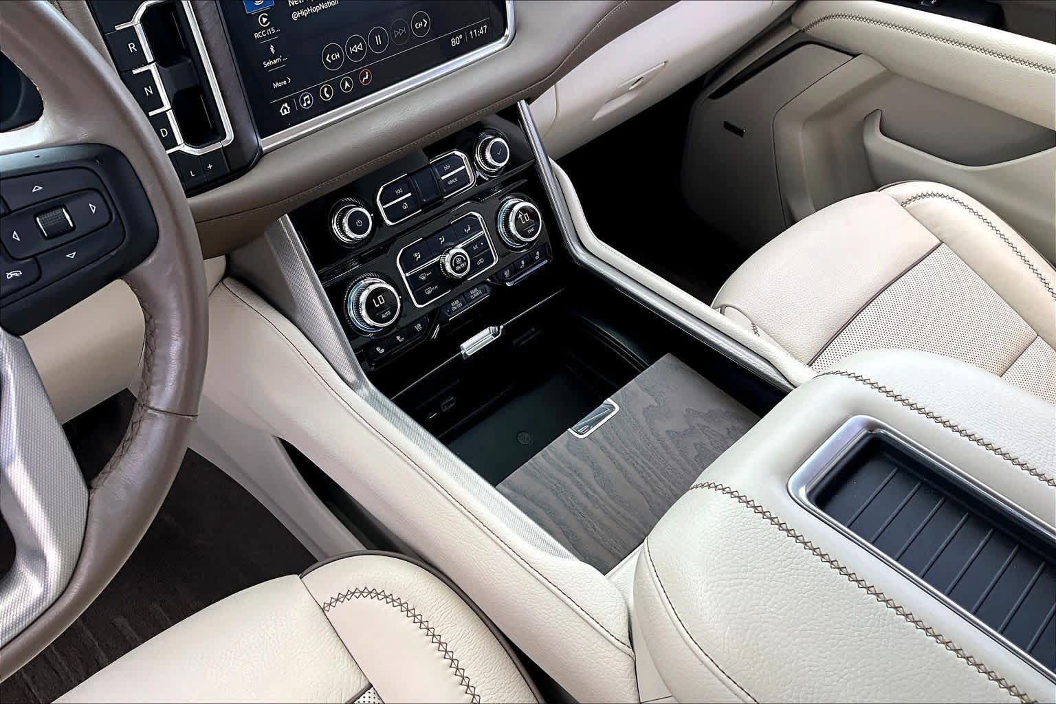 Used 2021 GMC Yukon XL Denali w/ Denali Premium Package RWD image 17