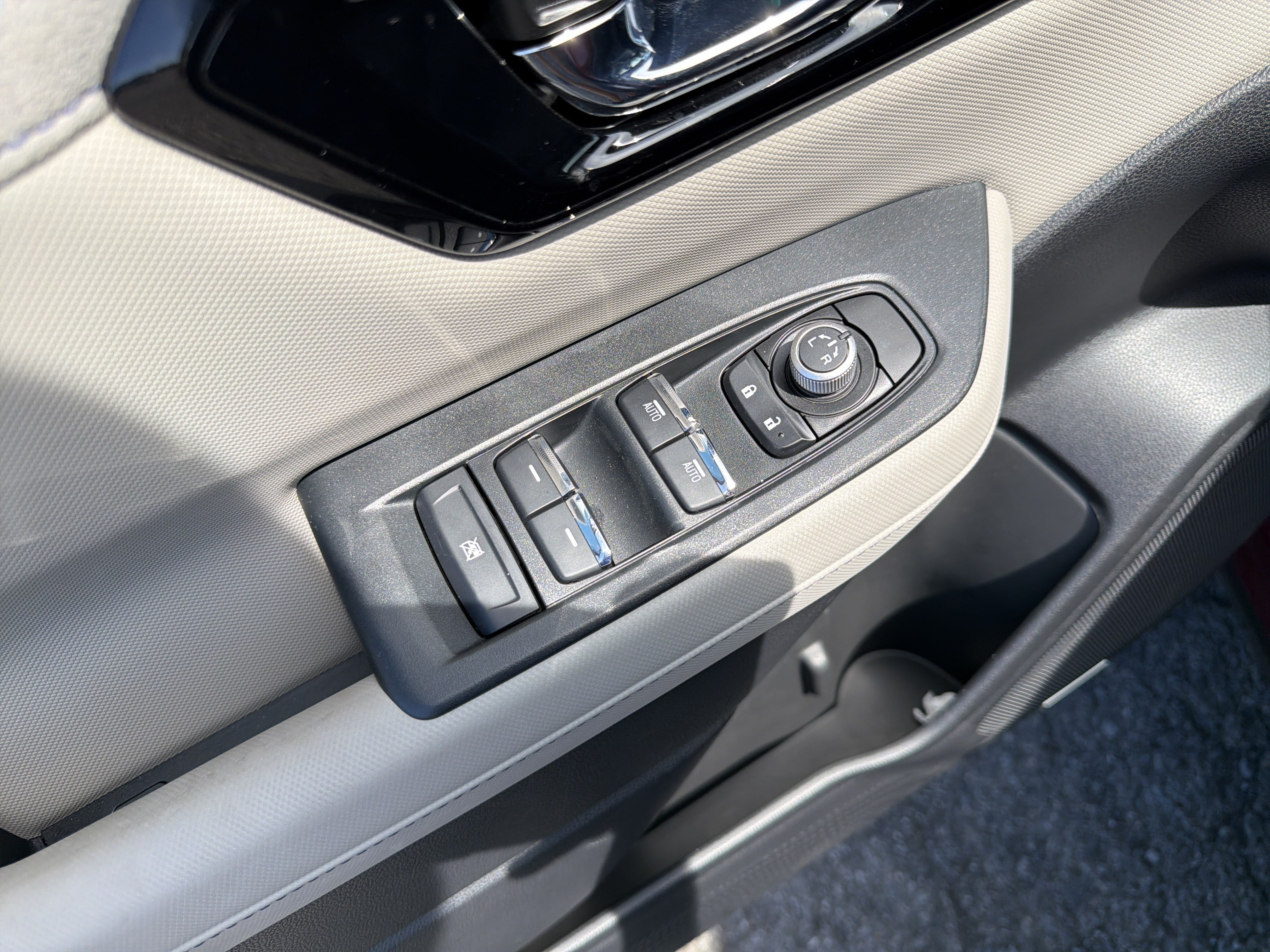 Used 2025 Subaru Forester Limited AWD/4WD image 16