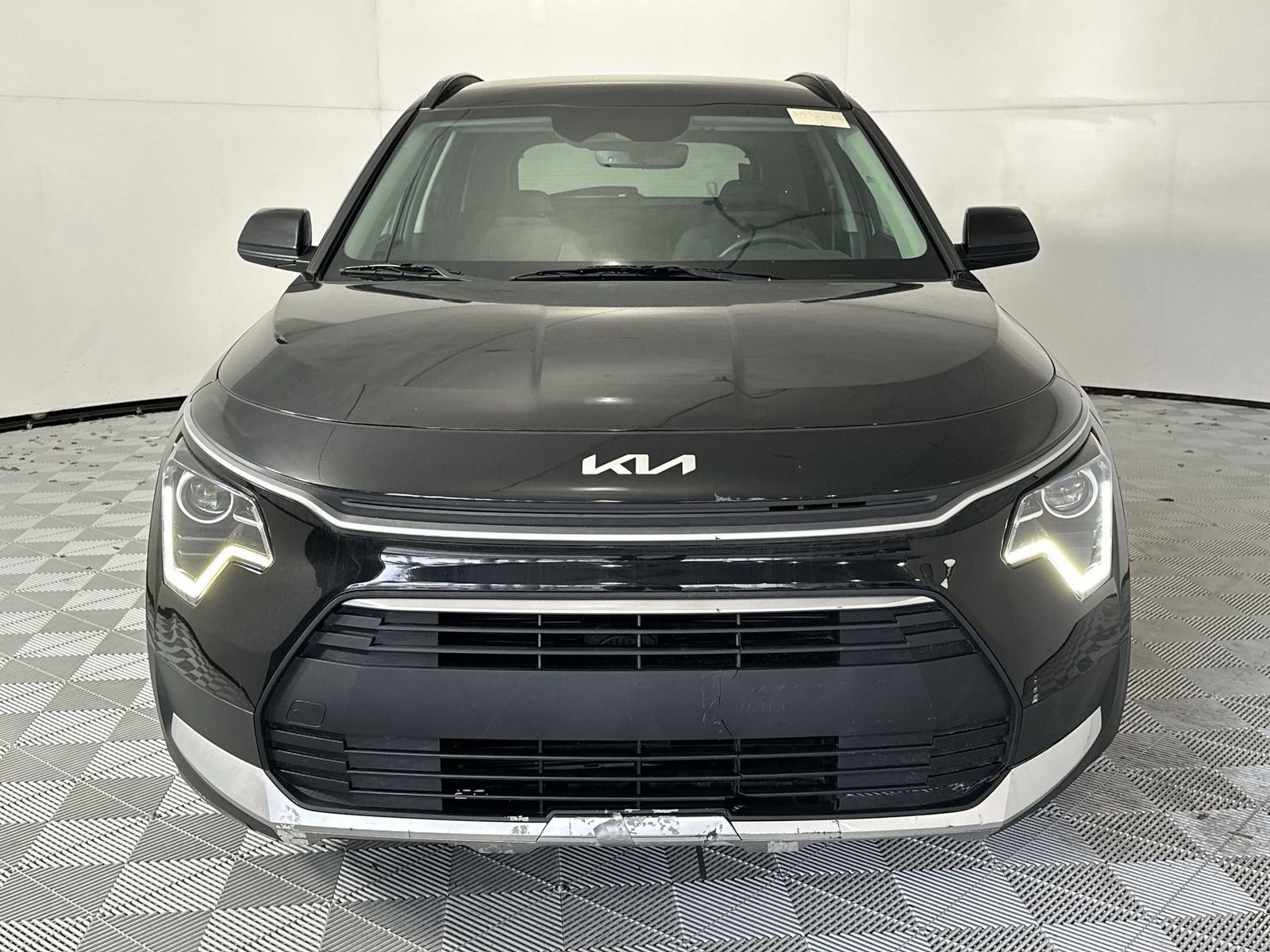 Used 2024 Kia Niro LX FWD image 3