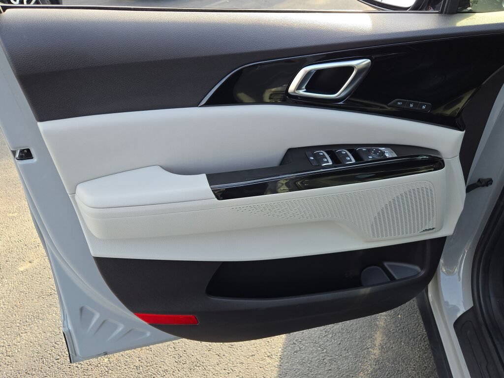 Used 2022 Kia Carnival SX Prestige FWD image 23