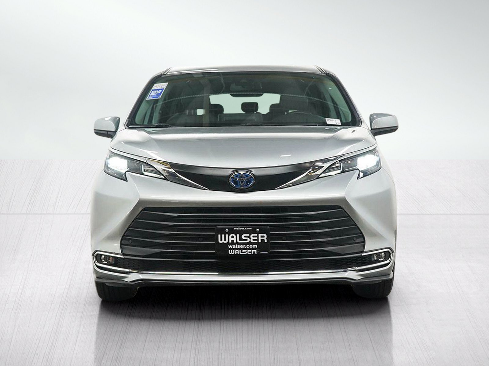 Used 2024 Toyota Sienna XLE FWD image 8