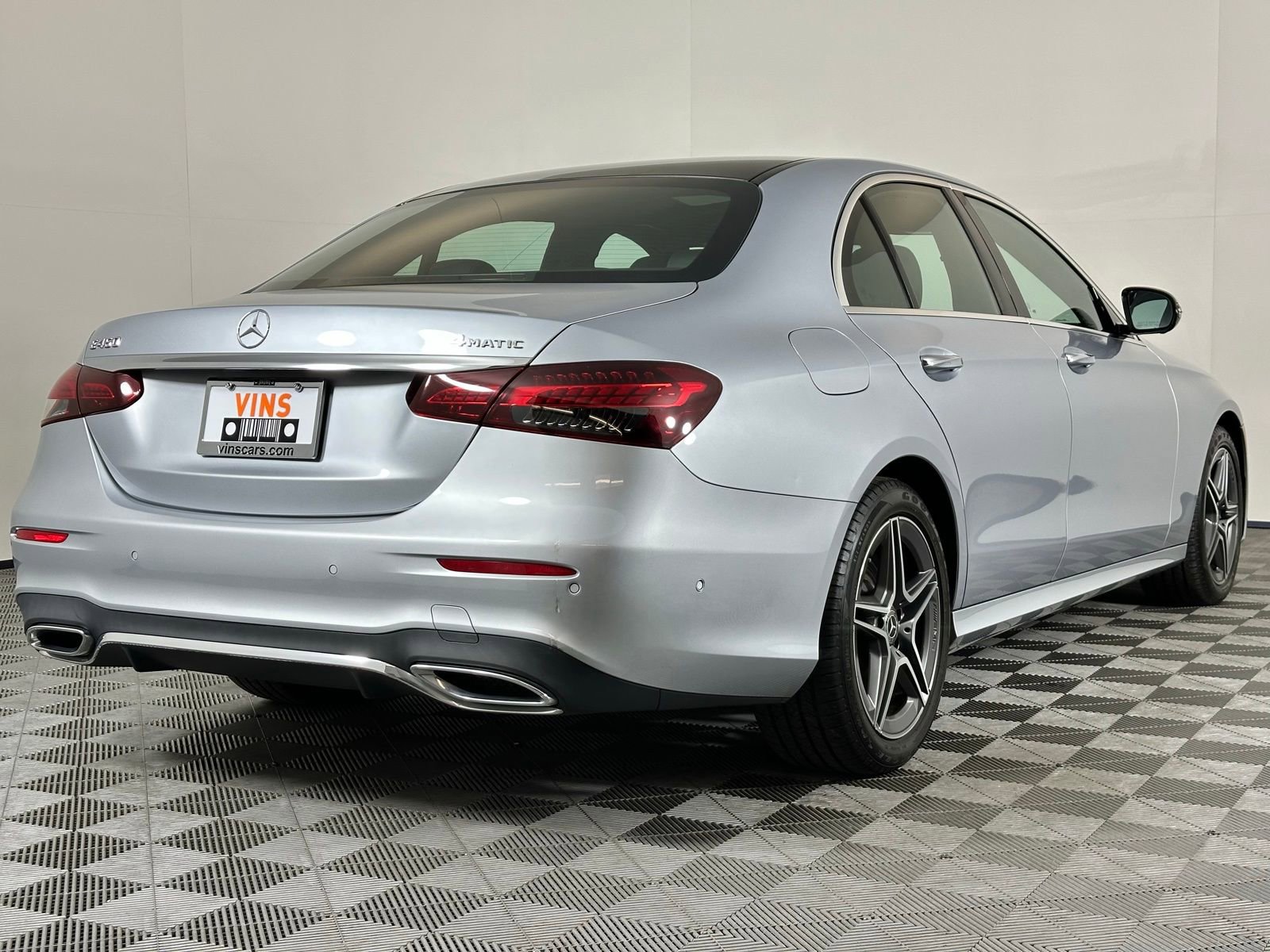 Used 2022 Mercedes-Benz E 450 4MATIC Sedan image 4