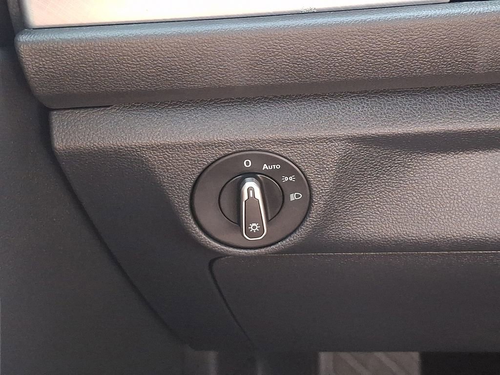 Used 2024 Volkswagen Jetta SE image 22