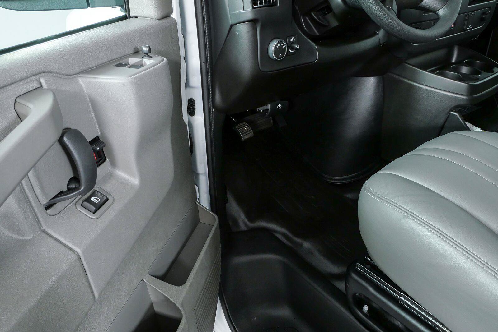 New 2025 GMC Savana 2500 w/ Driver Convenience Package RWD image 7