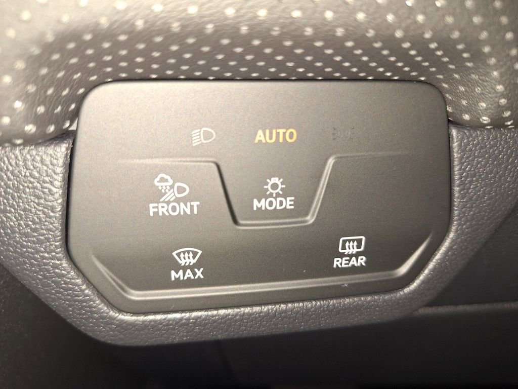 New 2026 Volkswagen Atlas Cross Sport SE image 12