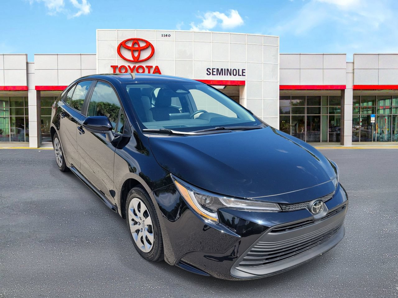 Used 2023 Toyota Corolla LE FWD image 2