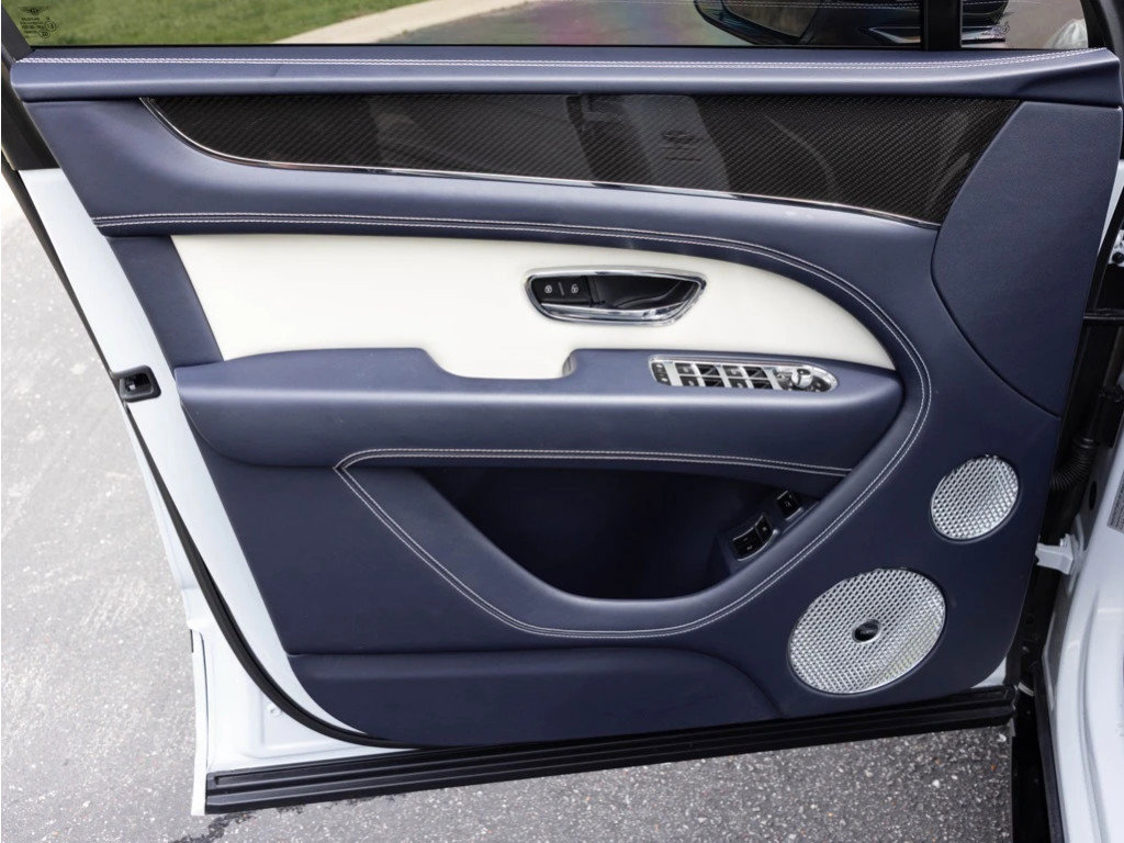 Used 2023 Bentley Bentayga image 19