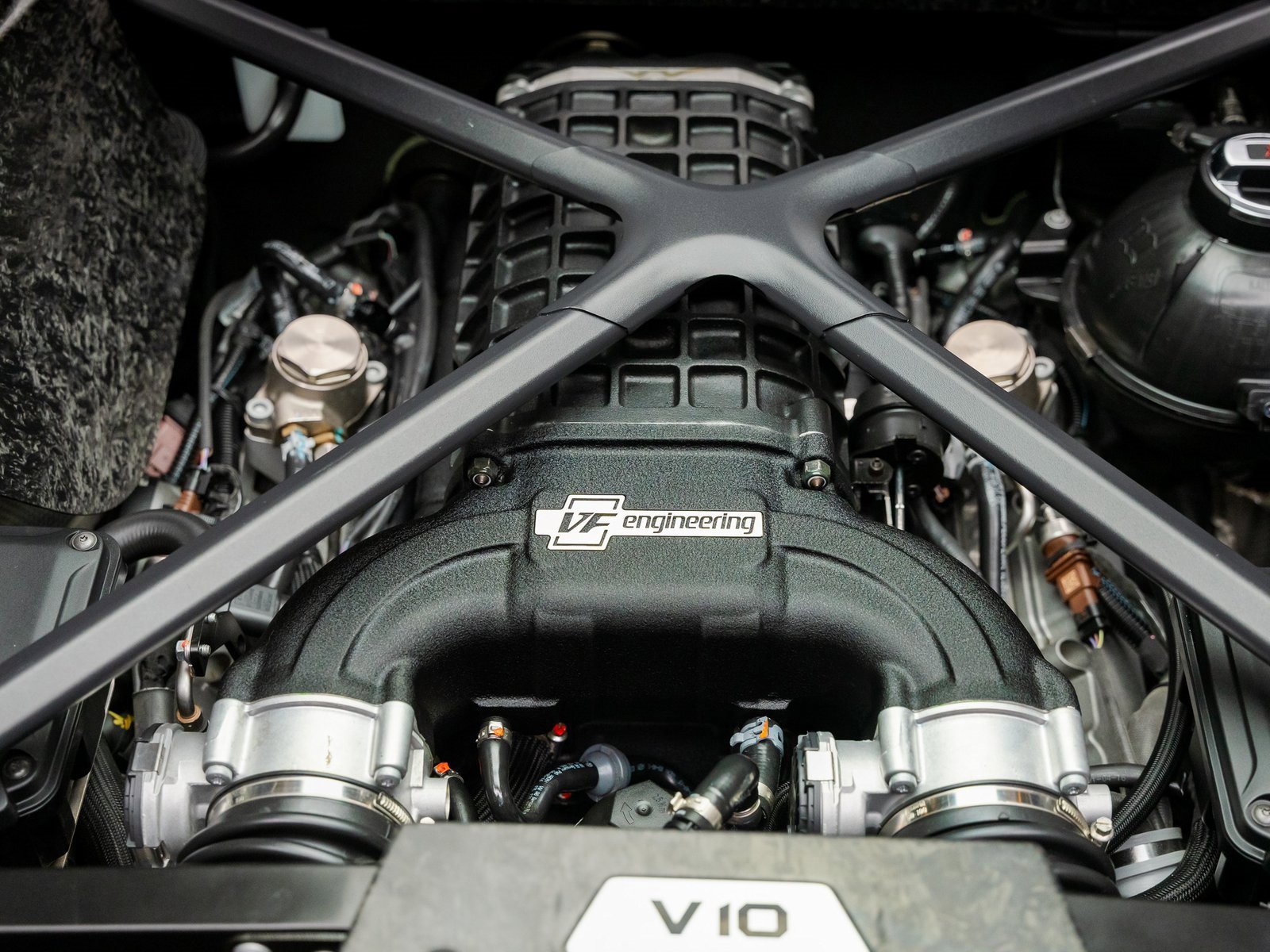 Used 2016 Lamborghini Huracan LP 580-2 image 2