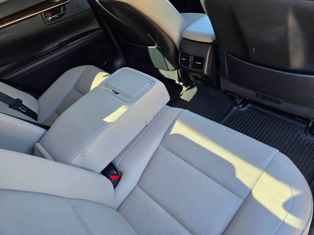 Used 2016 Lexus ES 300h image 57