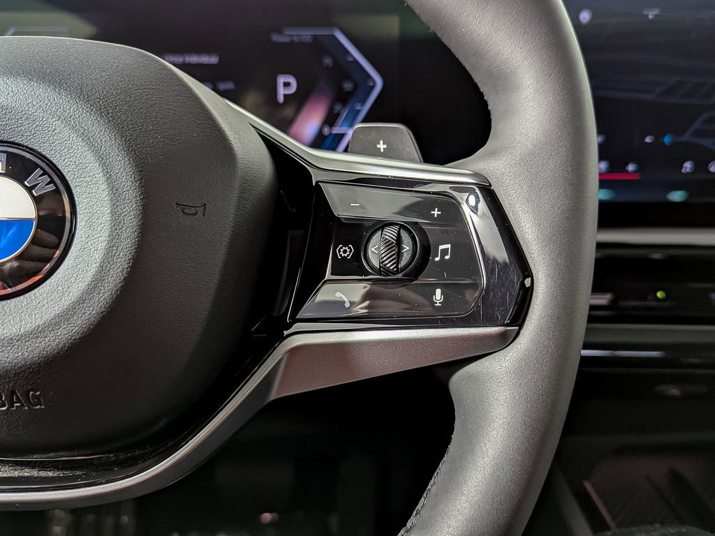 Used 2025 BMW 530i xDrive w/ Premium Package image 32