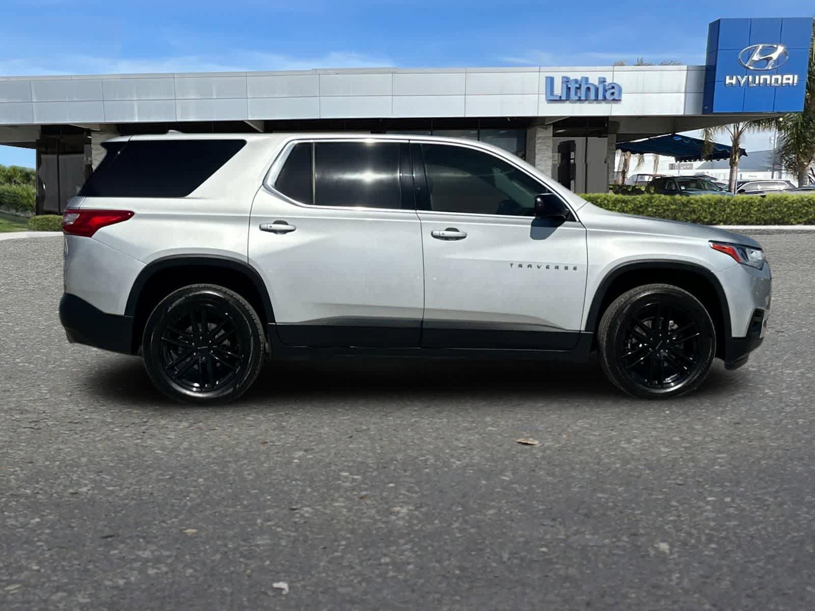 Used 2020 Chevrolet Traverse LS FWD image 9