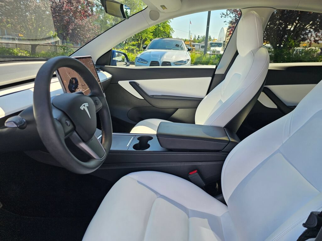 Used 2021 Tesla Model Y Long Range AWD/4WD image 24