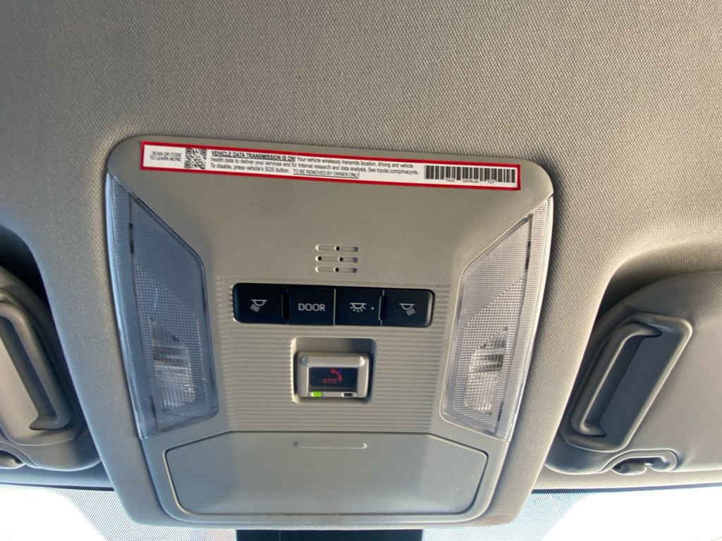 Used 2025 Toyota RAV4 XLE AWD/4WD image 26