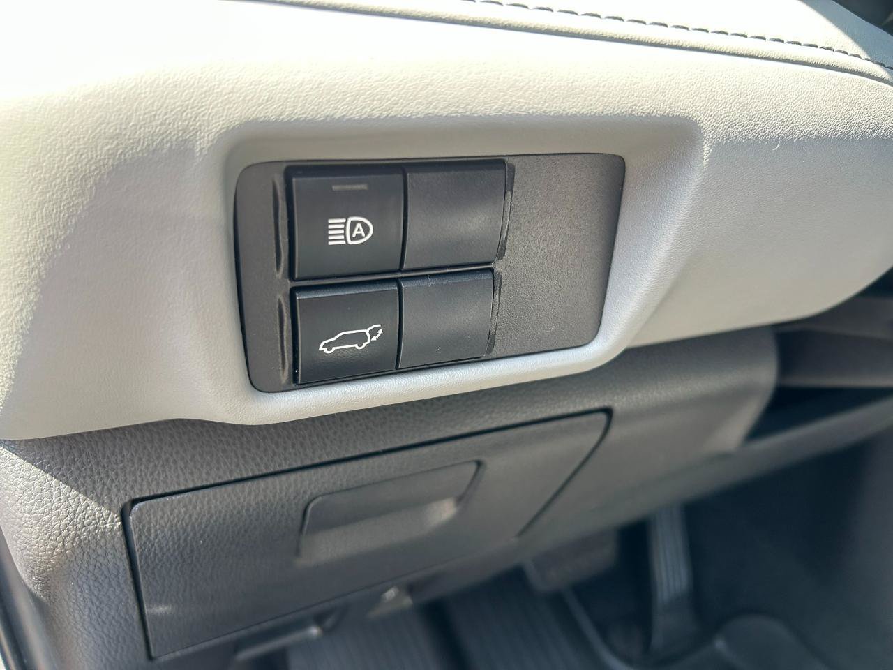 Used 2022 Toyota Highlander XLE AWD/4WD image 12