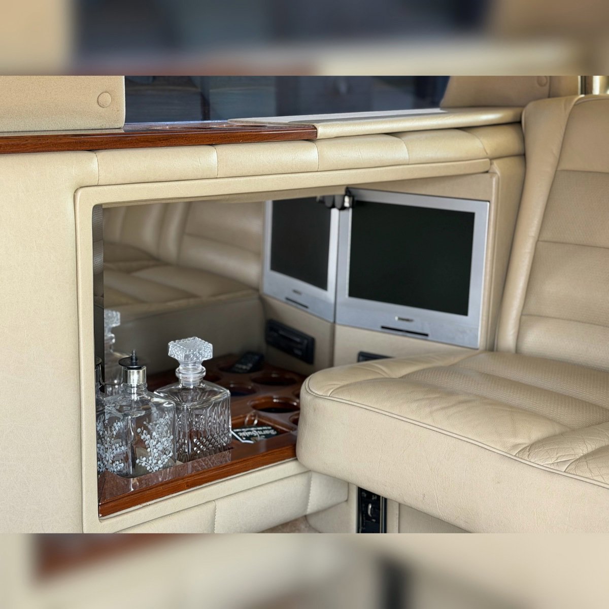 Used 1989 Mercedes-Benz 560 SEL image 10